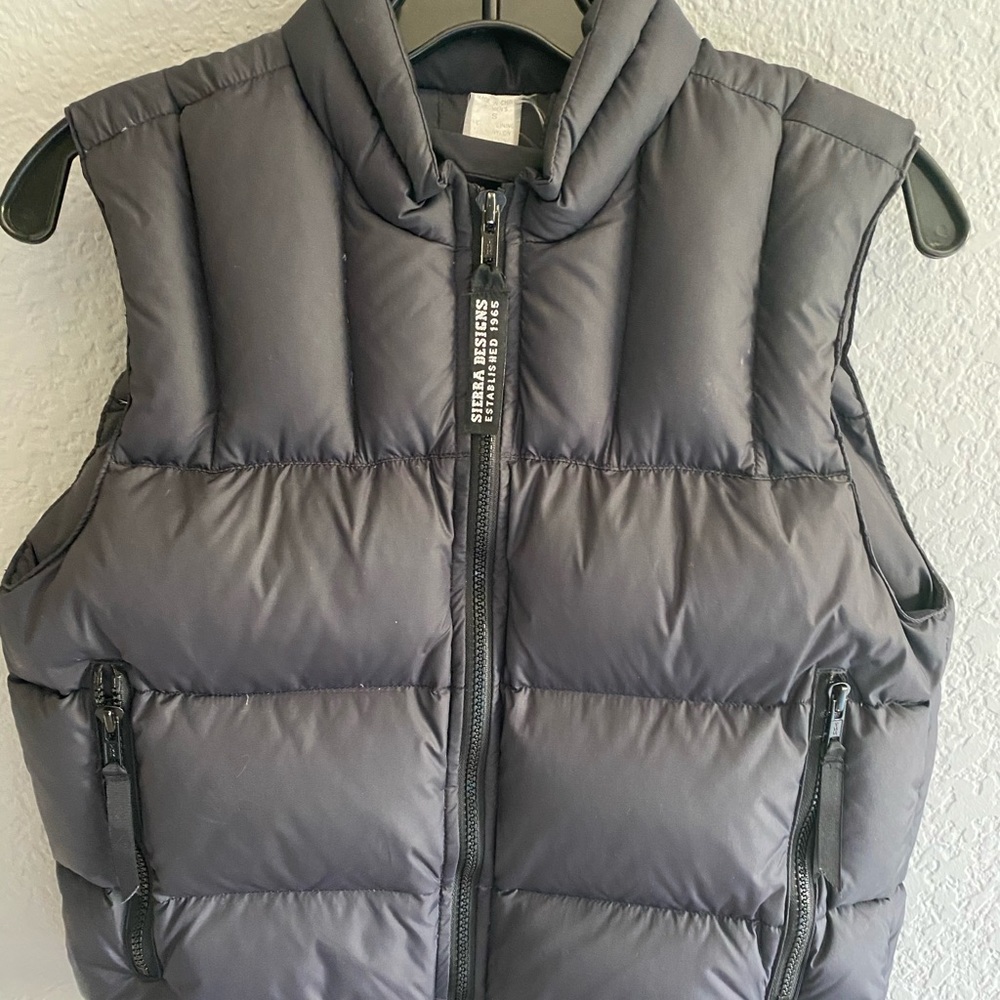 Black puffy down vest